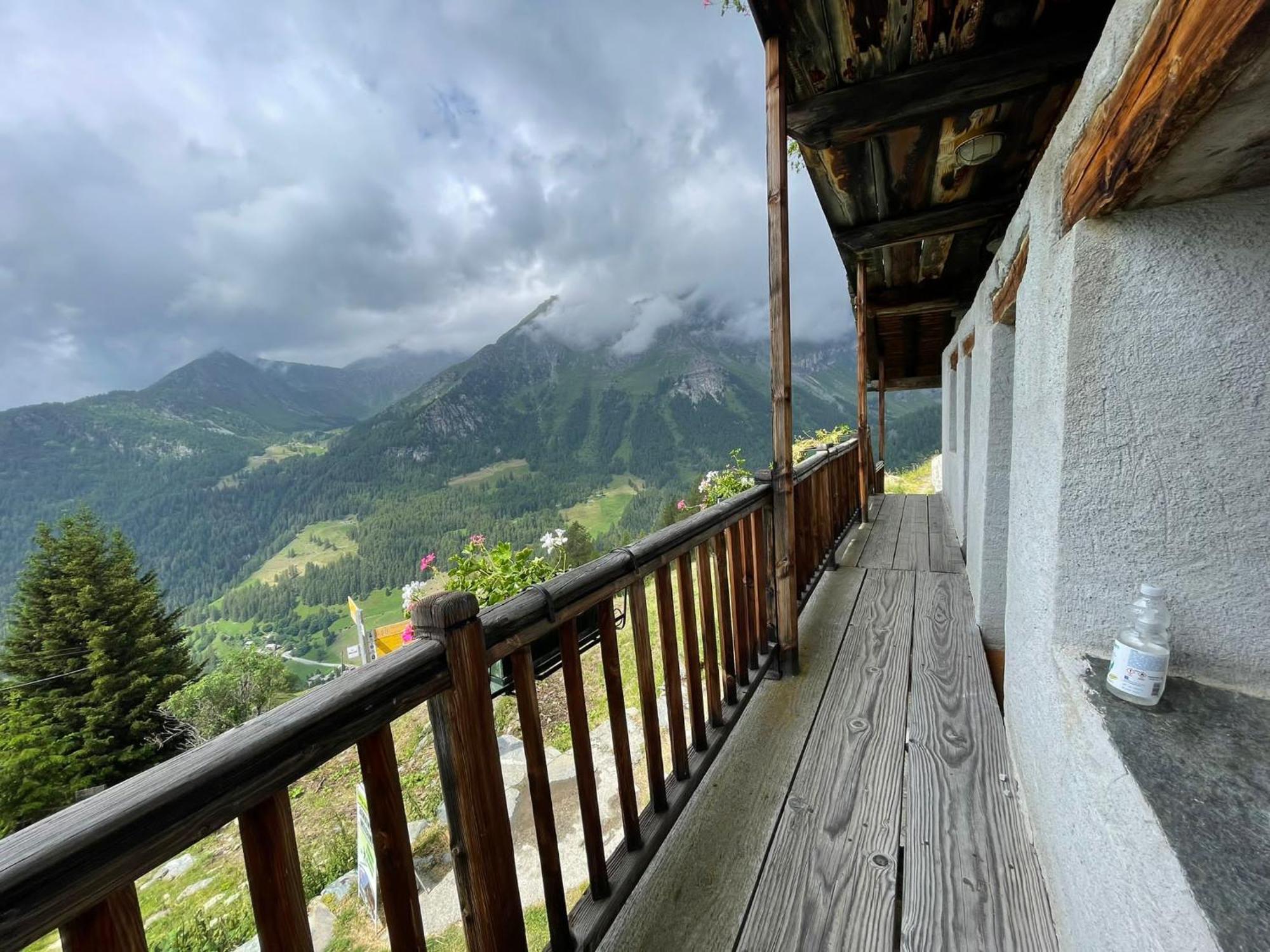 Hotel Rifugio Guide Frachey Saint Jacques Esterno foto